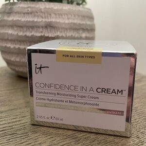 IT Cosmetics Confidence in a Cream Transforming Super Cream NIB 2 fl oz.